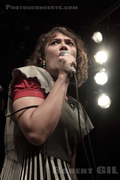 MORIARTY - 2011-04-26 - PARIS - Divan du Monde - Rosemary Standley